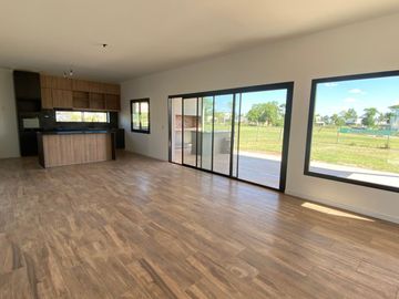 VENTA CASA 5AMB PARRILLA PILAR  DEL ESTE FINANCIA