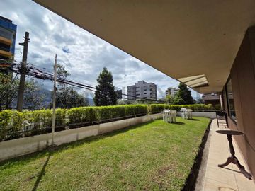 Departamento con jardín y patio en Venta Sector Batan Alto