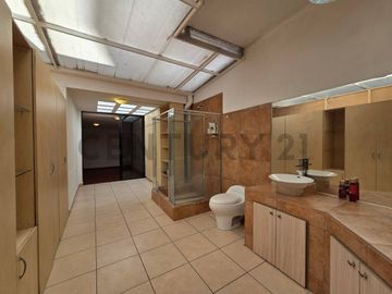 Departamento con jardín y patio en Venta Sector Batan Alto