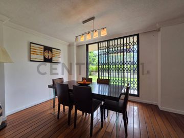 Departamento con jardín y patio en Venta Sector Batan Alto