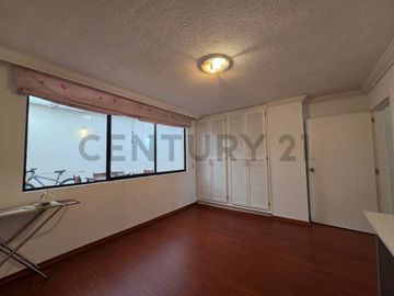 Departamento con jardín y patio en Venta Sector Batan Alto