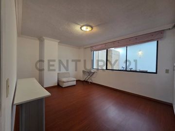 Departamento con jardín y patio en Venta Sector Batan Alto