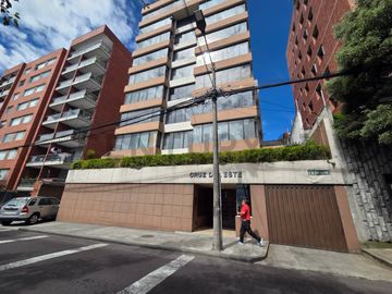 Departamento con jardín y patio en Venta Sector Batan Alto