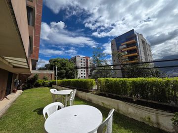 Departamento con jardín y patio en Venta Sector Batan Alto