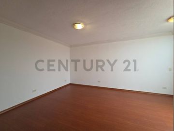 Departamento con jardín y patio en Venta Sector Batan Alto