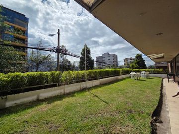 Departamento con jardín y patio en Venta Sector Batan Alto