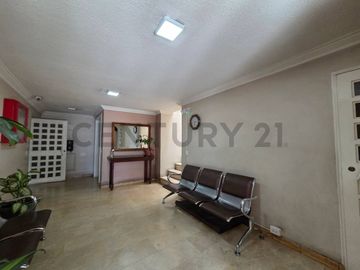 Departamento con jardín y patio en Venta Sector Batan Alto