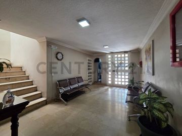 Departamento con jardín y patio en Venta Sector Batan Alto