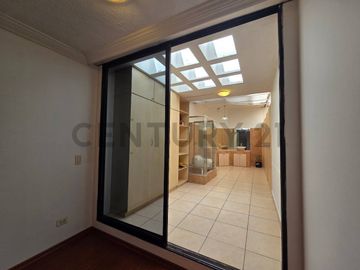 Departamento con jardín y patio en Venta Sector Batan Alto
