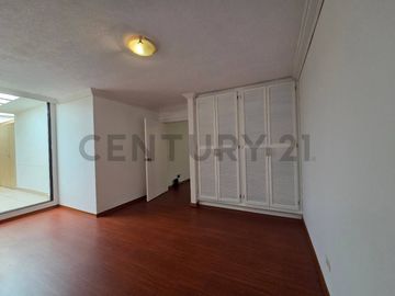 Departamento con jardín y patio en Venta Sector Batan Alto