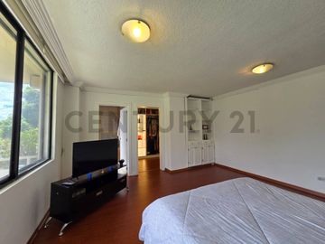 Departamento con jardín y patio en Venta Sector Batan Alto