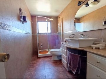 DUPLEX EN VENTA 4D, 3B, 1E, BODEGA, LAS CONDES