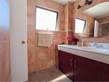 DUPLEX EN VENTA 4D, 3B, 1E, BODEGA, LAS CONDES