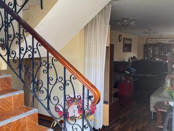 Casa de 3 pisos en venta - Cono Norte