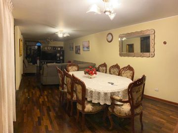 Casa de 3 pisos en venta - Cono Norte