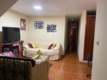 Casa de 3 pisos en venta - Cono Norte