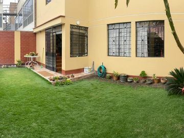 Casa de 3 pisos en venta - Cono Norte