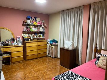 Casa de 3 pisos en venta - Cono Norte