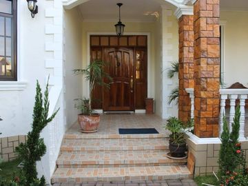 Fully Furnished 6 Bedroom Home in Amadeo near Tagaytay