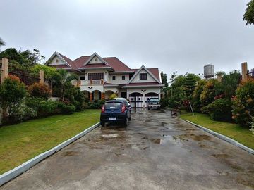 Fully Furnished 6 Bedroom Home in Amadeo near Tagaytay