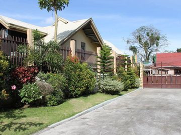 Fully Furnished 6 Bedroom Home in Amadeo near Tagaytay