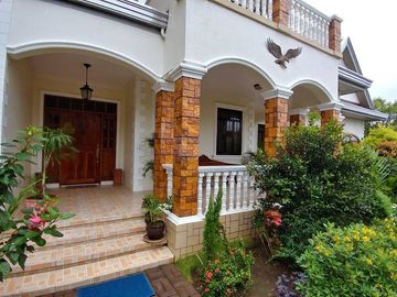 Fully Furnished 6 Bedroom Home in Amadeo near Tagaytay