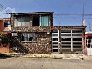 Casa en Venta con Recamara Planta Baja Jacarandas
