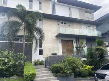 FOR SALE 6 Bedroom in Mckinley Hill Village House and Lot