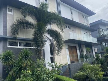 FOR SALE 6 Bedroom in Mckinley Hill Village House and Lot