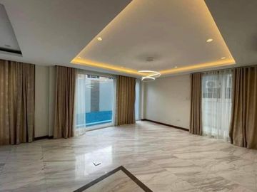 FOR SALE 6 Bedroom in Mckinley Hill Village House and Lot