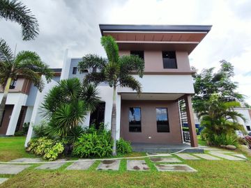 2 Storey Single Attached w/5 Bedrooms For Sale in Malvar Batangas- EA