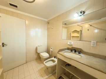CASA EN VENTA - 5 DORMITORIOS - ZONA LAGO