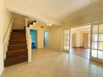 CASA EN VENTA - 5 DORMITORIOS - ZONA LAGO