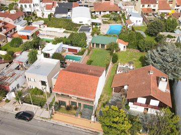 CASA EN VENTA - 5 DORMITORIOS - ZONA LAGO