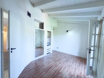 CASA EN VENTA - 5 DORMITORIOS - ZONA LAGO