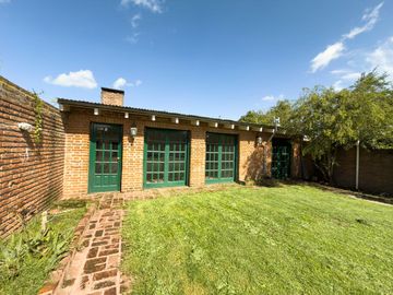 CASA EN VENTA - 5 DORMITORIOS - ZONA LAGO