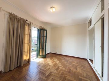 CASA EN VENTA - 5 DORMITORIOS - ZONA LAGO
