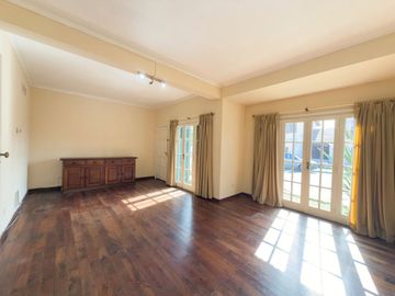 CASA EN VENTA - 5 DORMITORIOS - ZONA LAGO