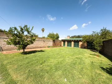 CASA EN VENTA - 5 DORMITORIOS - ZONA LAGO