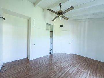 CASA EN VENTA - 5 DORMITORIOS - ZONA LAGO