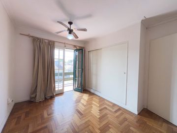 CASA EN VENTA - 5 DORMITORIOS - ZONA LAGO
