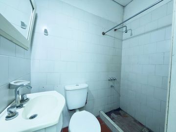 CASA EN VENTA - 5 DORMITORIOS - ZONA LAGO