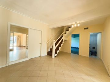 CASA EN VENTA - 5 DORMITORIOS - ZONA LAGO