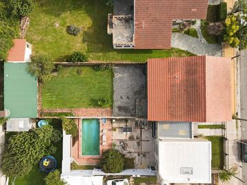 CASA EN VENTA - 5 DORMITORIOS - ZONA LAGO