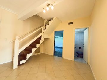 CASA EN VENTA - 5 DORMITORIOS - ZONA LAGO