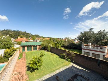 CASA EN VENTA - 5 DORMITORIOS - ZONA LAGO