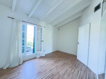 CASA EN VENTA - 5 DORMITORIOS - ZONA LAGO