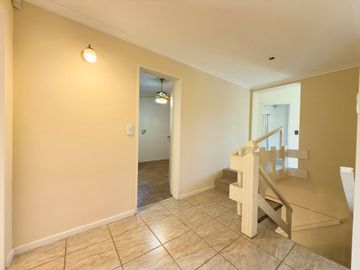 CASA EN VENTA - 5 DORMITORIOS - ZONA LAGO