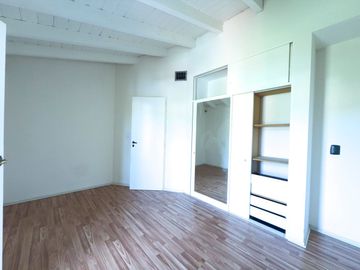 CASA EN VENTA - 5 DORMITORIOS - ZONA LAGO