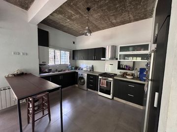 Venta Casa 4 ambientes, PILETA El Pato Berazategui
